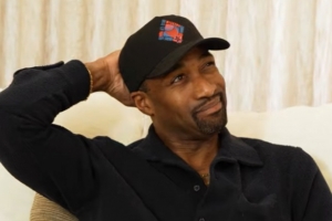 阿里纳斯：我提前挥霍太多钱 NBA前两年只能睡在球馆&吃飞机餐