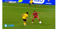 对自己表现不满！C罗禁区内射门被扑，比划着射门姿势生气挥手