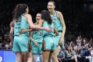 要黑八？斯图尔特轰34+12+6率自由人1-0山猫 韩旭2中2贡献5分2帽