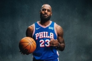 新赛季开始！76人官方晒媒体日图集 詹姆斯恩比德马克西布朗亮相