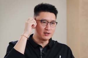 孙悦：特奥多西奇的传球让我觉得自己像个弱智 他还比我小三岁