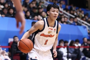 26人获得27-28赛季体测的免测资格：徐杰、陈盈骏、王岚嵚在列