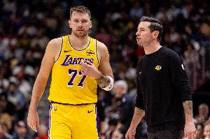 雷迪克：一开始感觉自己在假装当湖人主教练 现在越越来得心应手