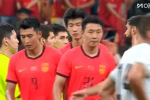 0-5惨败！全场比赛结束，国足众球员表演严肃颜色难看