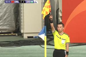 逃过一劫？U23国足2-2遭乌兹别克扳平，裁判举旗越位+VAR介入