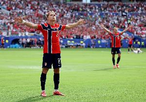 谢尔德鲁普：世界杯后外界对挪威期望很高 不想对C罗事件发表评论