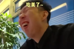 当嘉宾&吃海肠捞饭！周琦晒视频：观战中网 感受三小时的巅峰对决