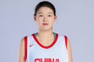 媒体人：U18女篮目前看对孙晗昀和庞云舒的使用稍微有点保守