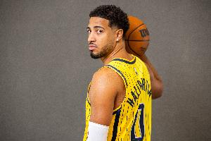 卡莱尔：哈利伯顿在今日的比赛将获大量时间 找回比赛状态