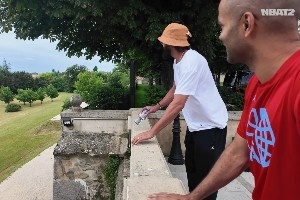 诺阿参观帕克法国豪宅：地下隧道有夜店 调侃帕克抛投能换来这些