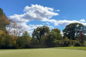 詹姆斯晒高尔夫自拍：没什么比得上拿着球杆走上高尔夫球场的感觉