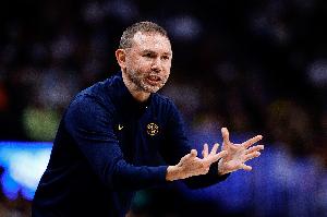 阿德尔曼怒批：球队的首发阵容在场上不退防 努力程度不可接受
