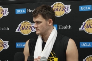 凯斯勒：手指就是撞了一下 现在感觉不错今天全程参与了训练！