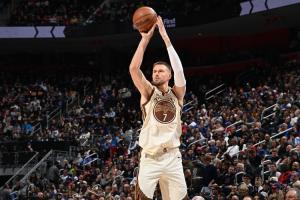 不知何时复出~波津今夏和勇士续约2年4000万 第二年仅300万受保障
