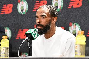 小哈珀：高尔夫我是初学者&康利球技高超 现在我们要回归篮球了
