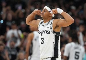 高效输出！凯尔登半场8投4中&罚球7中6 得到14分3板3助2断