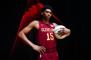 敢打敢拼！34号秀米利克·托马斯9中6砍全队最高16分 三分3中2
