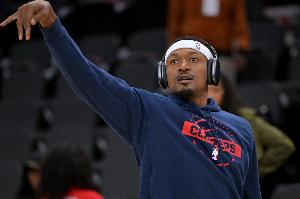 泰伦·卢：比尔一直在变得更健康 但目前仍无复出时间表