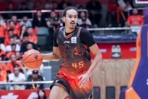 鲁媒：山东开局挖坑太大遗憾输球 小外援班顿球权占用太多