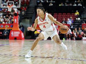弗莱明斯：1号属于杰伦·约翰逊 所以我选了大学穿过的4号