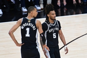卡斯尔：文班一直发挥着至关重要的领袖作用 领导力每年都在提升