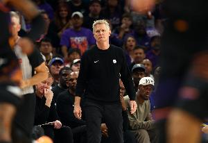 科尔：东契奇进球后在伦德博格脸上跳舞 也应该吃到技犯才对